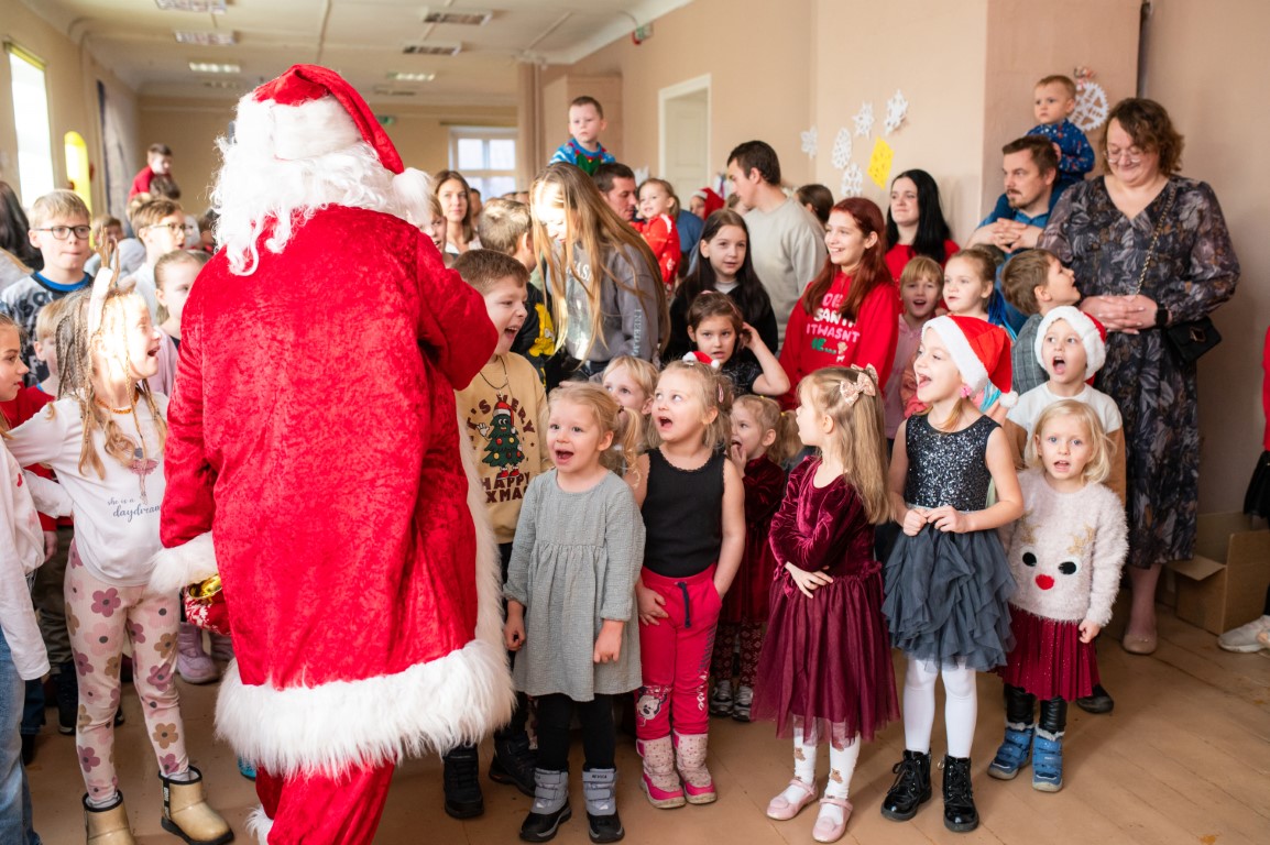 Latvia Charity Bank Kuldiga 202512 labdaribas pasakums gimenem foto-